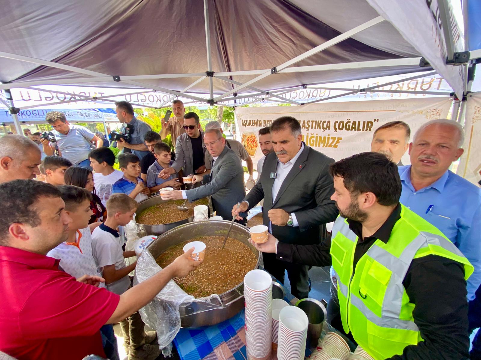 Türkoğlu Belediyesi’nin Aşure Etkinliğine Yoğun İlgi
