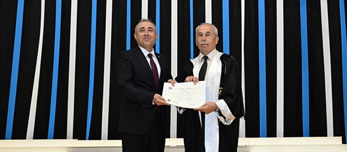 Tıp Doktoru, siyasetçi ve öğrenci