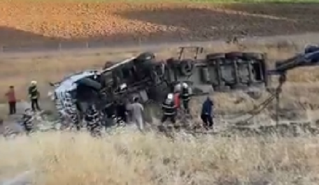 Nurdağı yolunda TIR devrildi