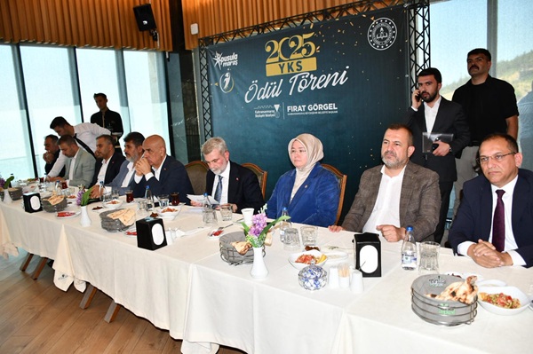 Kahramanmaraş’ta YKS’de Başarı Gösteren Öğrencilere Ödül