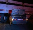 Kahramanmaraş’ta otomobil tıra ok gibi saplandı
