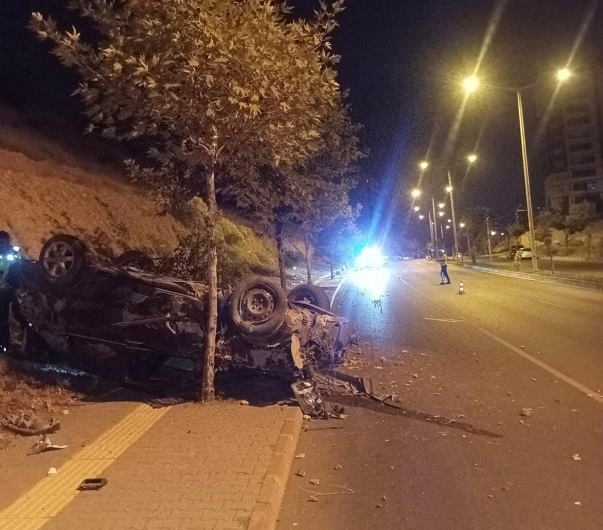 Kahramanmaraş’ta otomobil paramparça oldu