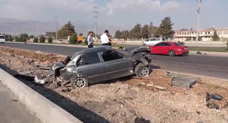 Kahramanmaraş’ta otomobil orta refüje çarptı: 1 yaralı