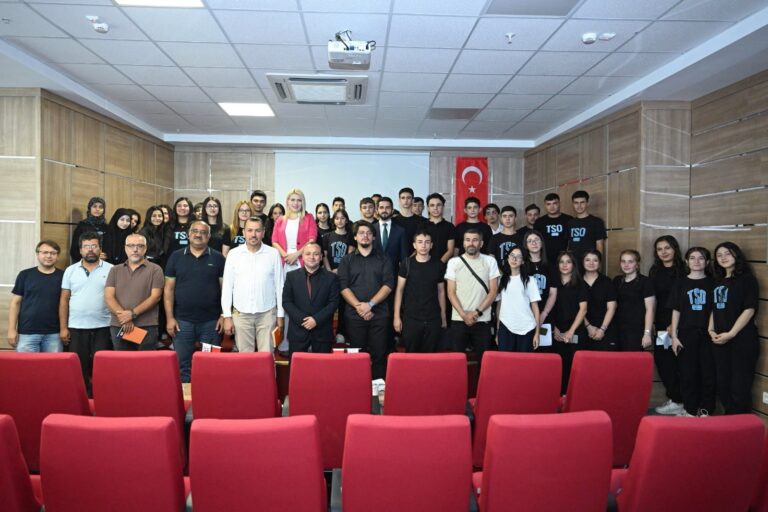 Yeni Nesil Gazeteciler İçin Dijital Medya Akademisi