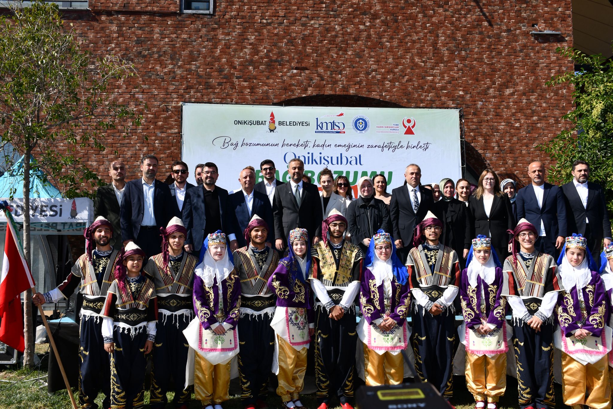 Kadın Emeğiyle Üreten Şehir: Onikişubat’ta Bağ Bozumu Festivali Coşkusu