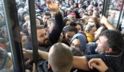 Kahramanmaraş’ta izdiham! Kadınlar birbirini ezdi, Neredeyse bedava…