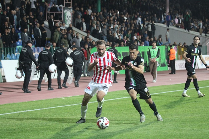İstiklalspor-Isparta 32 Spor maçında gol sesi çıkmadı