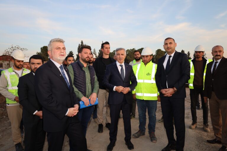 Kahramanmaraş’ın Yeni Stadyumu Tamamlanıyor: Ünlüer, Görgel ve Özdemir’den İnceleme