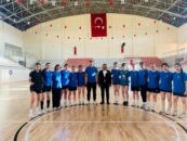 ALTIN KIZLAR F GRUBUNDA!