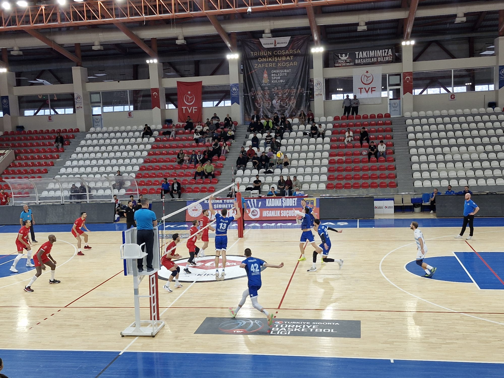 Kahramanmaraş’ta Voleybol Heyecanı: Onikişubat Belediyespor 3-1 Galip