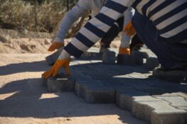 KOZLUDERE’DE KİLİT PARKE ÇALIŞMALARI HIZLA İLERLİYOR