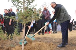 Onikişubat Belediyesi Milli Ağaçlandırma Günü’nde yangından etkilenen alanları yeniden yeşertti