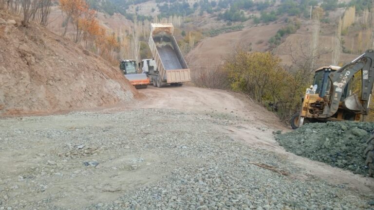 Bulanık Mahallesi’nde Kış Hazırlıkları: Dulkadiroğlu Belediyesi Yol Çalışmalarını Hızlandırdı