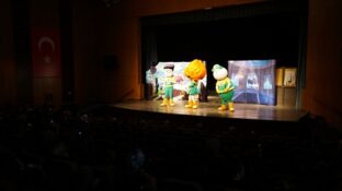 TRT Çocuk’un “Z Takımı” Kahramanmaraş’ta Miniklerle Buluştu: NFK’de Salon Doldu Taştı