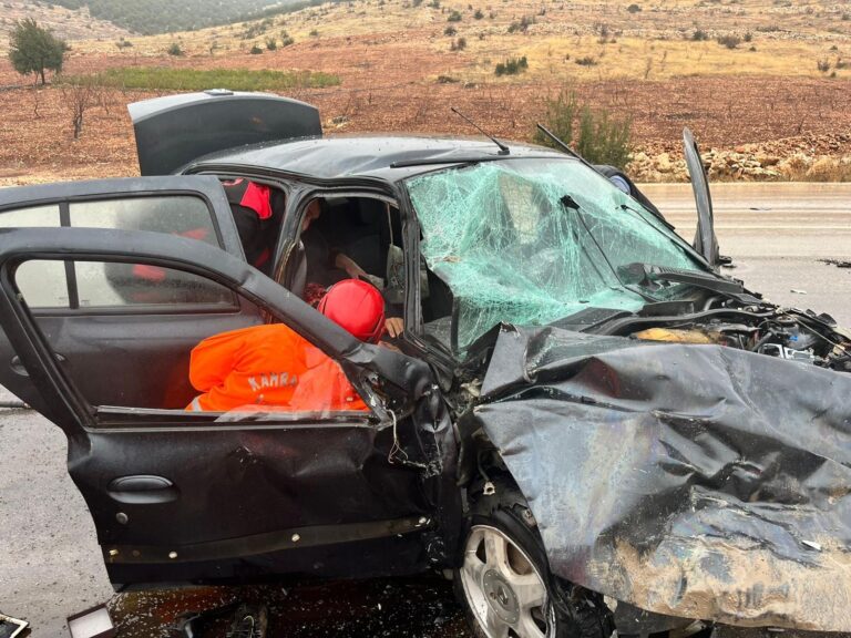 Kahramanmaraş’ta İki Otomobil Çarpıştı: 1 Ölü, 2 Yaralı