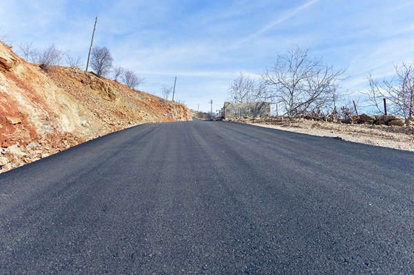 Büyükşehir, Çağlayancerit İstiklal Mahallesi’nde Asfalt Çalışmasını Tamamladı