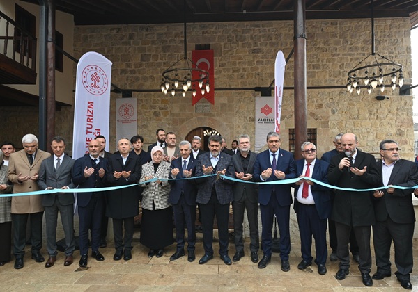 Depremde Ağır Hasar Alan Duraklı Camii, Yeniden İbadete Açıldı