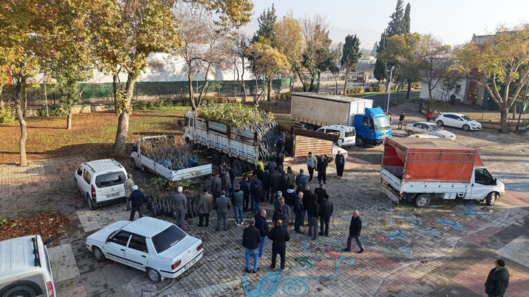 Büyükşehir’den Bin 500 Üreticiye 193 Bin Adet Fidan Desteği