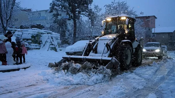 Arterleri Ulaşıma Açık Tutmak İçin Büyükşehir’den Yoğun Mesai