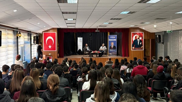 Yazar Mustafa Köneçoğlu, Andırın’da Öğrencilerle Buluştu