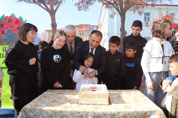 125. YIL ÖZEL EĞİTİM MESLEK OKULUNDA 3 ARALIK DÜNYA ENGELLİLER GÜNÜ PROGRAMI KUTLANDI