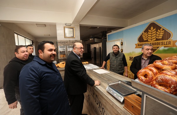 Başkan Mehmet Akpınar’dan Sakarya Çarşısı’nda Esnaf Ziyareti: “Doğrudan İletişim Hizmeti Güçlendiriyor