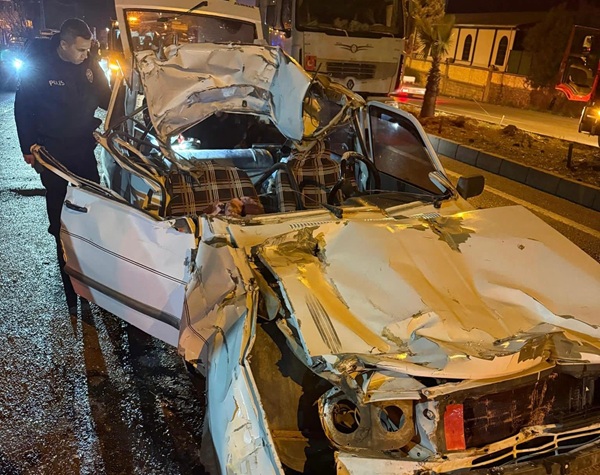 Kahramanmaraş’ta tıra arkadan çarpan otomobil paramparça oldu: 1 yaralı