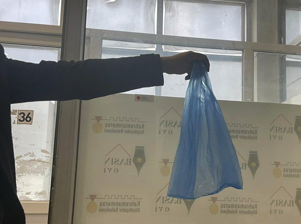 KAHRAMANMARAŞ’TA YENİ DÖNEM : DAHA PAHALI OLACAK Kahramanmaraş’ta Poşetler Zamlanıyor: Yeni Fiyat 1 Ocak’ta Belli Olacak