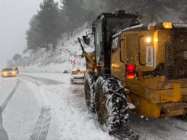 ONİKİŞUBAT BELEDİYESİ KARLA MÜCADELEDE TEYAKKUZDA