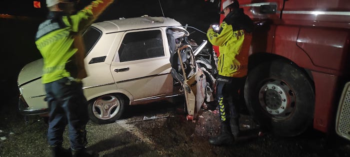 Andırın’da TIR ile Otomobil Çarpıştı: 1 Ölü, 1 Ağır Yaralı