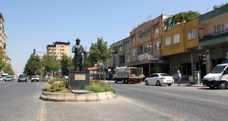 GAZİANTEP PAZARCIK’I SİNDİREMİYOR: TARİHİ BAĞLAR HÂLÂ DİLLERDE
