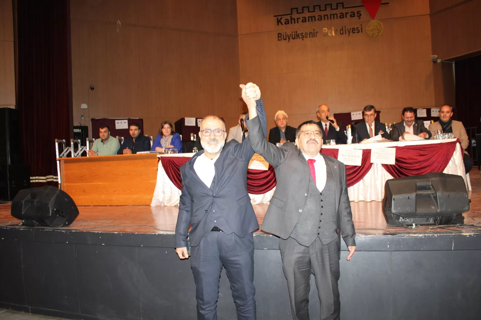 BAŞKAN ŞEREF ÖZSOY 612 OYLA YENİDEN BAŞKAN SEÇİLDİ