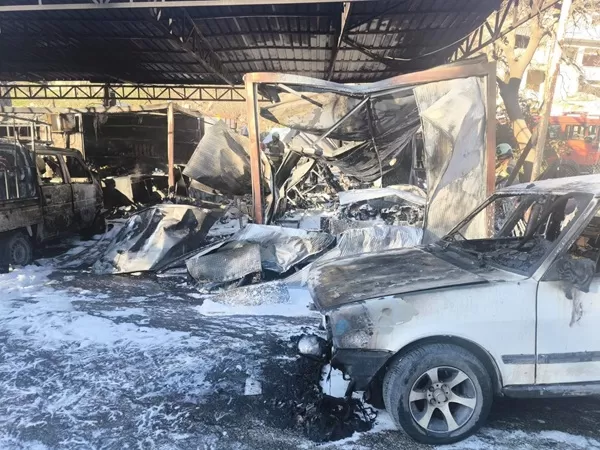 Kahramanmaraş’ta Korkutan Konteyner Yangını: Alevler Araçlara Sıçradı!