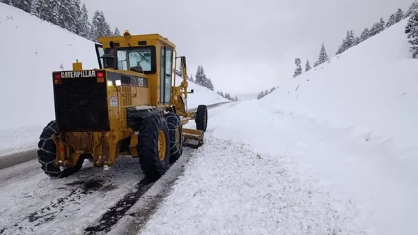Kahramanmaraş’ta Kar Seferberliği: Büyükşehir Ekipleri 7/24 Sahada!