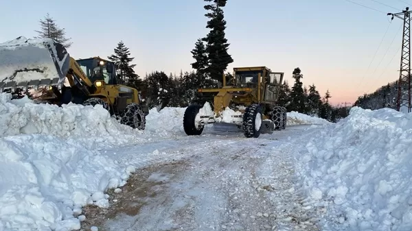 Kahramanmaraş’ta Kar Seferberliği: Büyükşehir Ekipleri 7/24 Sahada!