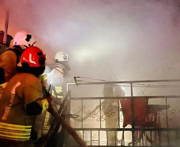 Kahramanmaraş’ta Korkutan Yangın: Ahşap Ev Alevlere Teslim Oldu!