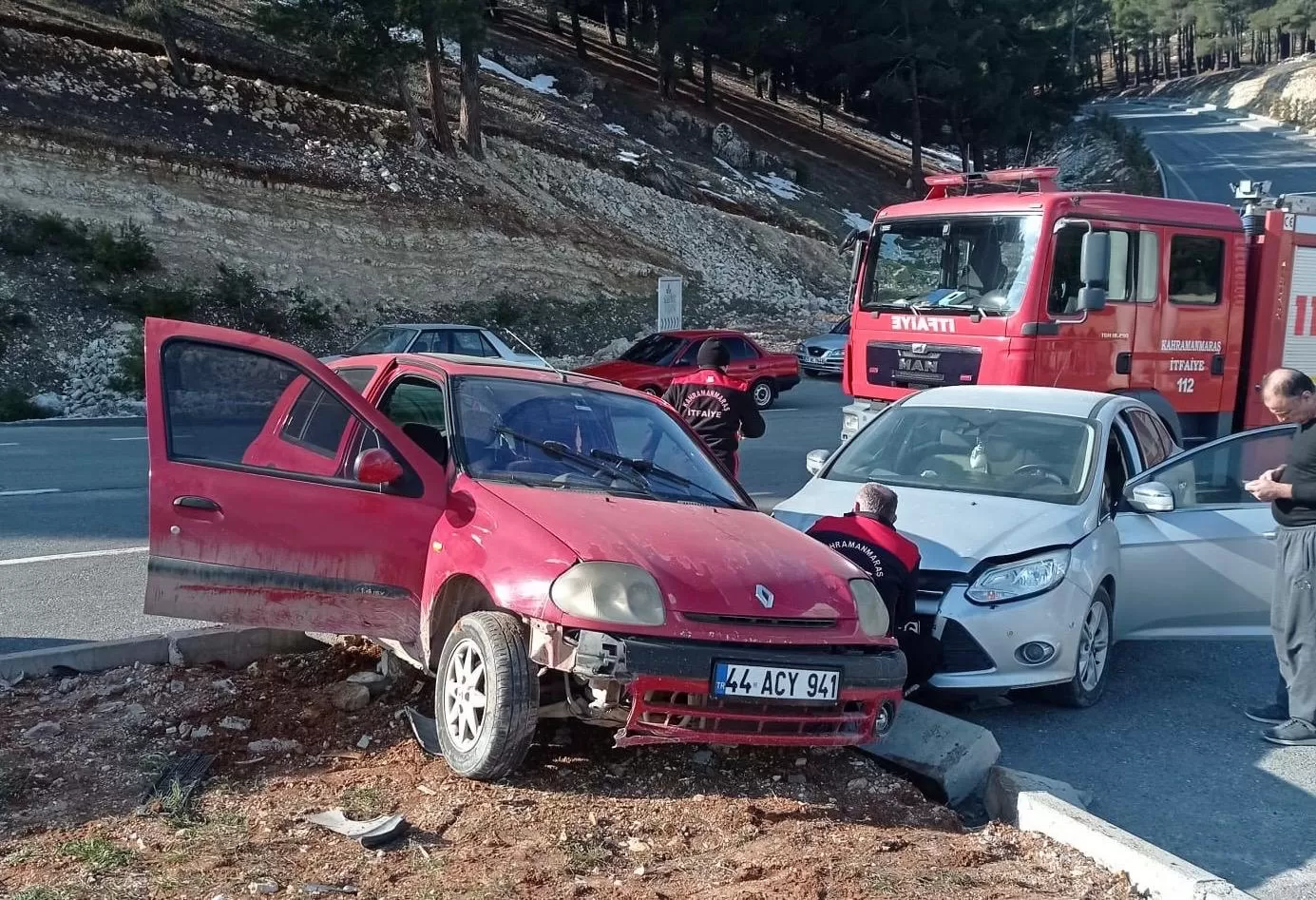 Kahramanmaraş’ta Kavşakta Can Pazarı: İtfaiye Ekipleri Yaralıları Güçlükle Çıkardı