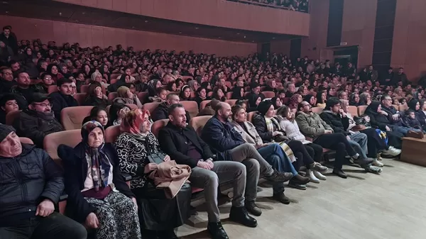 Kahramanmaraş’ta Kahkaha Tufanı: “Deliriyorum Haberin Olsun” İzleyiciyi Mest Etti!