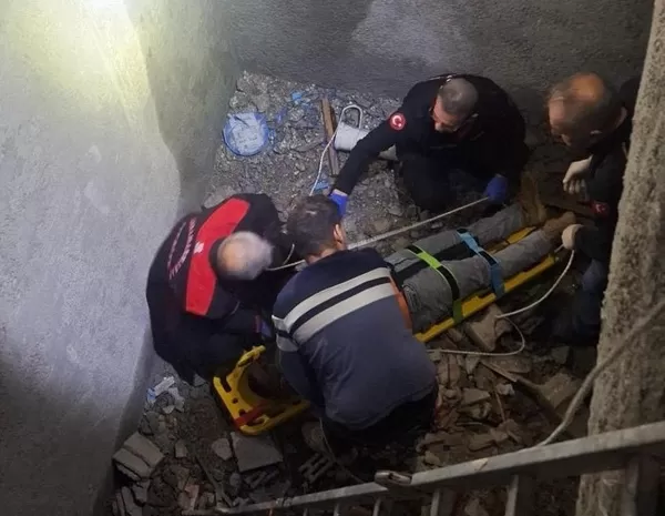 Kahramanmaraş’ta Korkutan Kaza: Asansör Boşluğuna Düşen Vatandaş İçin Ekipler Seferber Oldu!