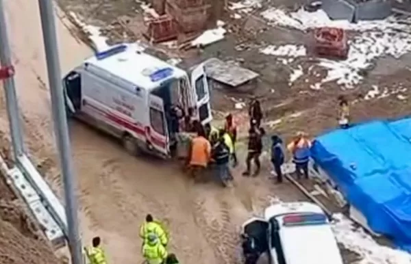 Kahramanmaraş’ta İnşaatta Korkutan Kaza: İkinci Kattan Düşen İşçi Yaralandı