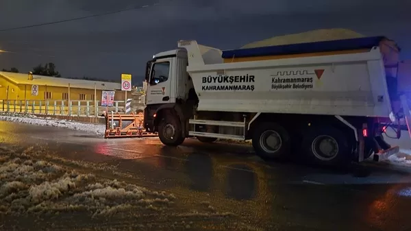 Kahramanmaraş’ta Kar Esareti Yerini Kesintisiz Ulaşıma Bırakıyor: Ekipler Teyakkuzda!