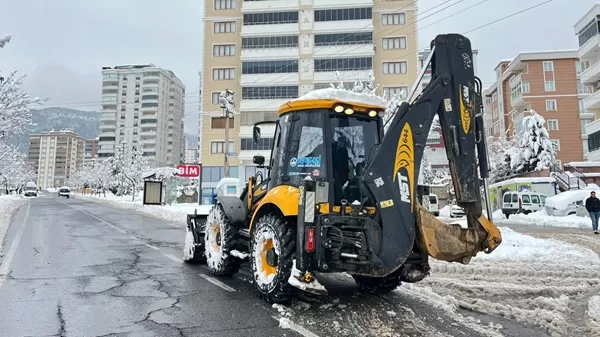 KASKİ Kar Seferberliğine Katıldı: 28 Dev İş Makinesi Sahaya İndi!