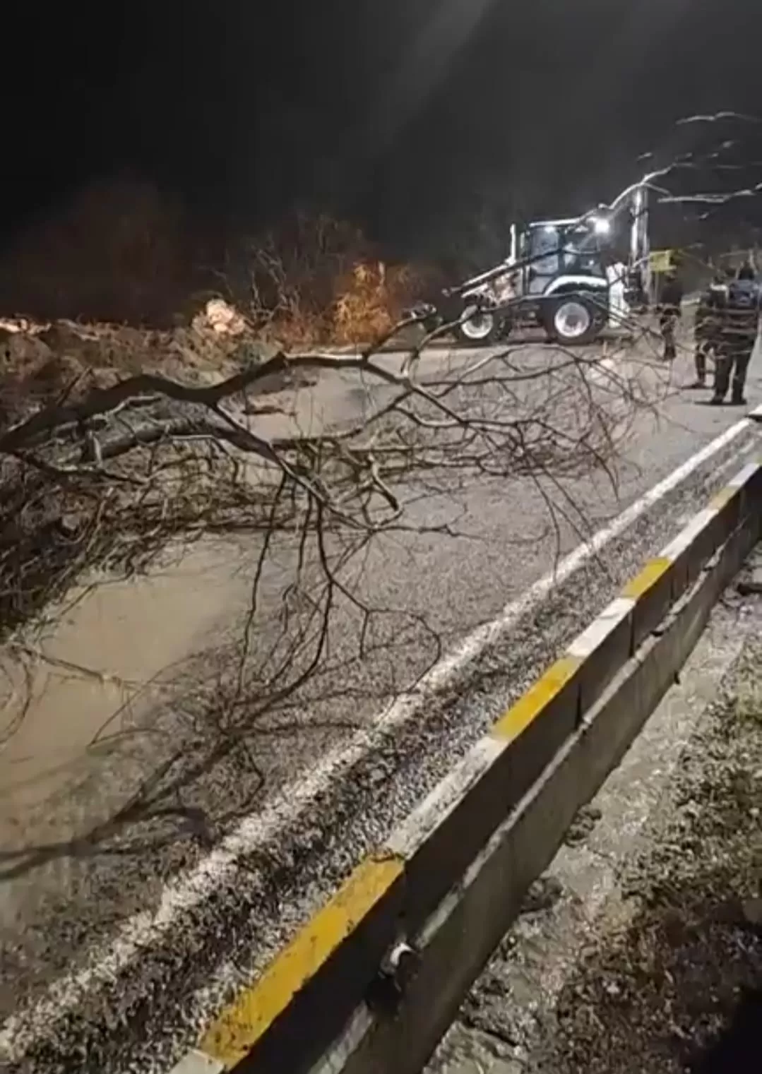 Andırında Heyelan, Çevre Yolu Trafiğe kapatıldı