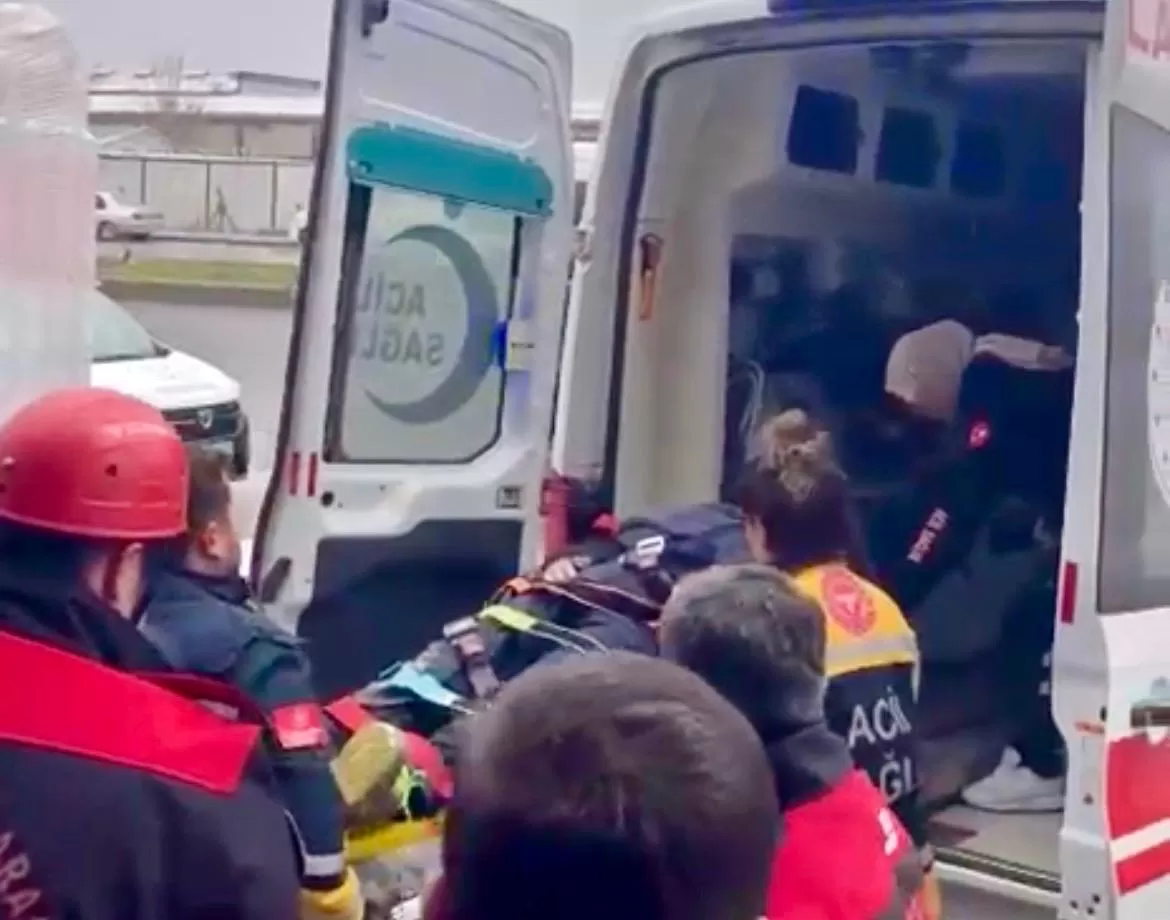 ASANSÖR BOŞLUĞUNA DÜŞTÜ