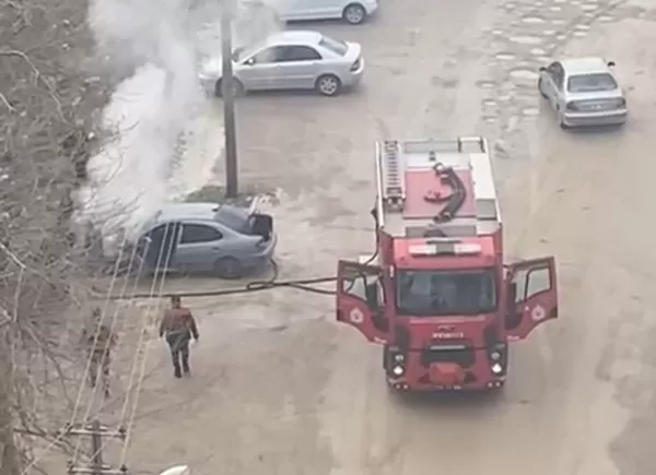 Andırın Devlet Hastanesi Bahçesinde Park Halindeki Araç Alev Aldı
