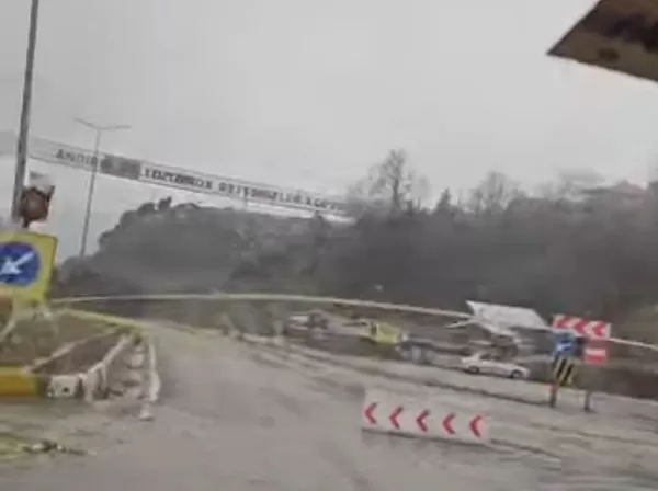 Heyelan Sonrası Tek Şerit: Andırın Çevre Yolunda Ulaşım Kontrollü Sağlanıyor