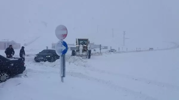 Kahramanmaraş’ta Kar ve Tipi Ulaşımı Felç Etti