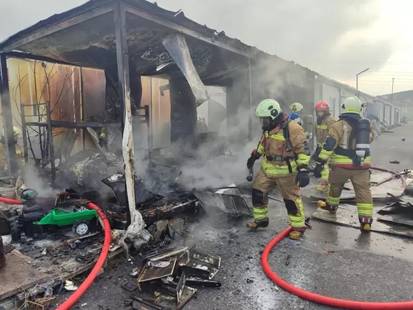 Kahramanmaraş’ta Konteyner Kentte Yangın Paneli: İtfaiye Facianın Önüne Geçti