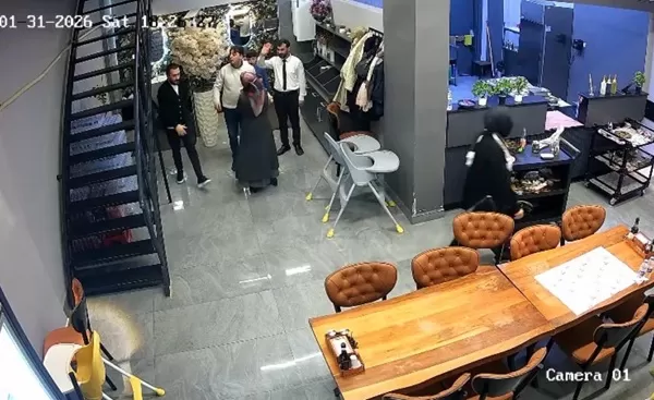 Ölümle Yaşam Arasında Bir Dokunuş: Boğulan Bebeği Kahraman Şef Kurtardı