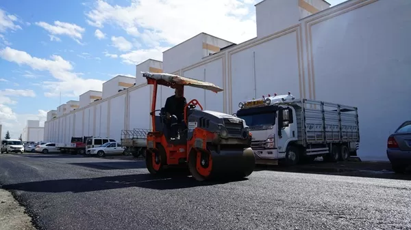 Toptancılar Sitesi’nin Yolu Yenileniyor: Ticaretin Merkezinde Konfor Artıyor